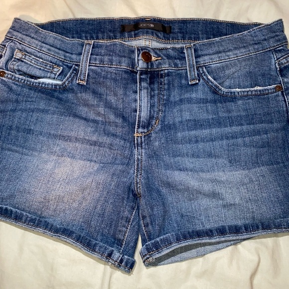Joe’s Jeans Mid Rise Stretch Rolled Denim Shorts in Sharpay Wash Medium Wash - Picture 3 of 6